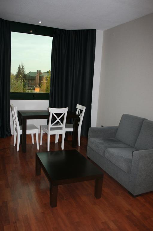 Apartamentos Th Las Rozas Eksteriør billede