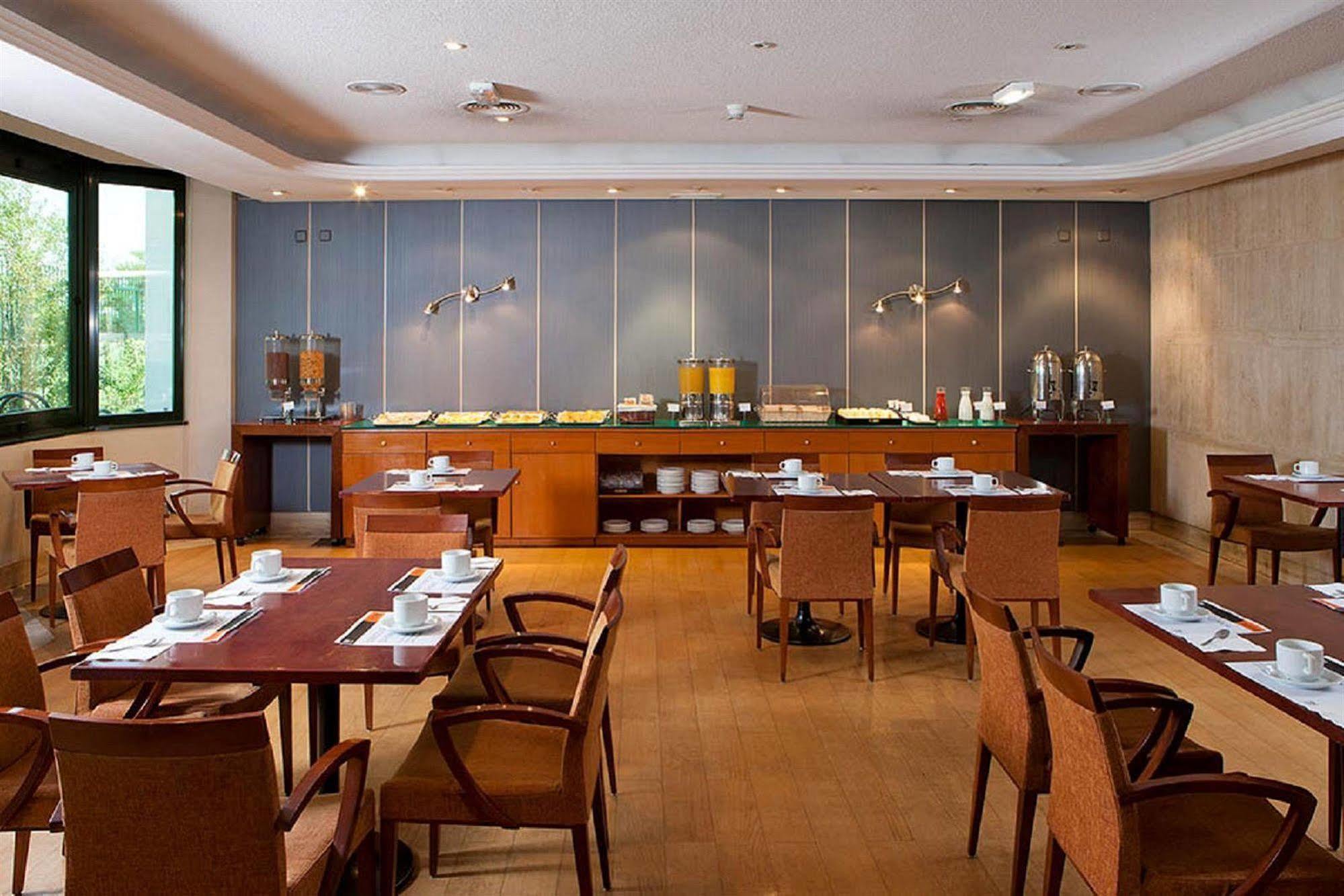 Apartamentos Th Las Rozas Restaurant billede